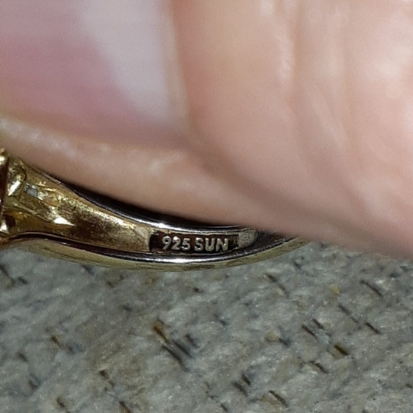 Gold ring - Picture 3 of 4